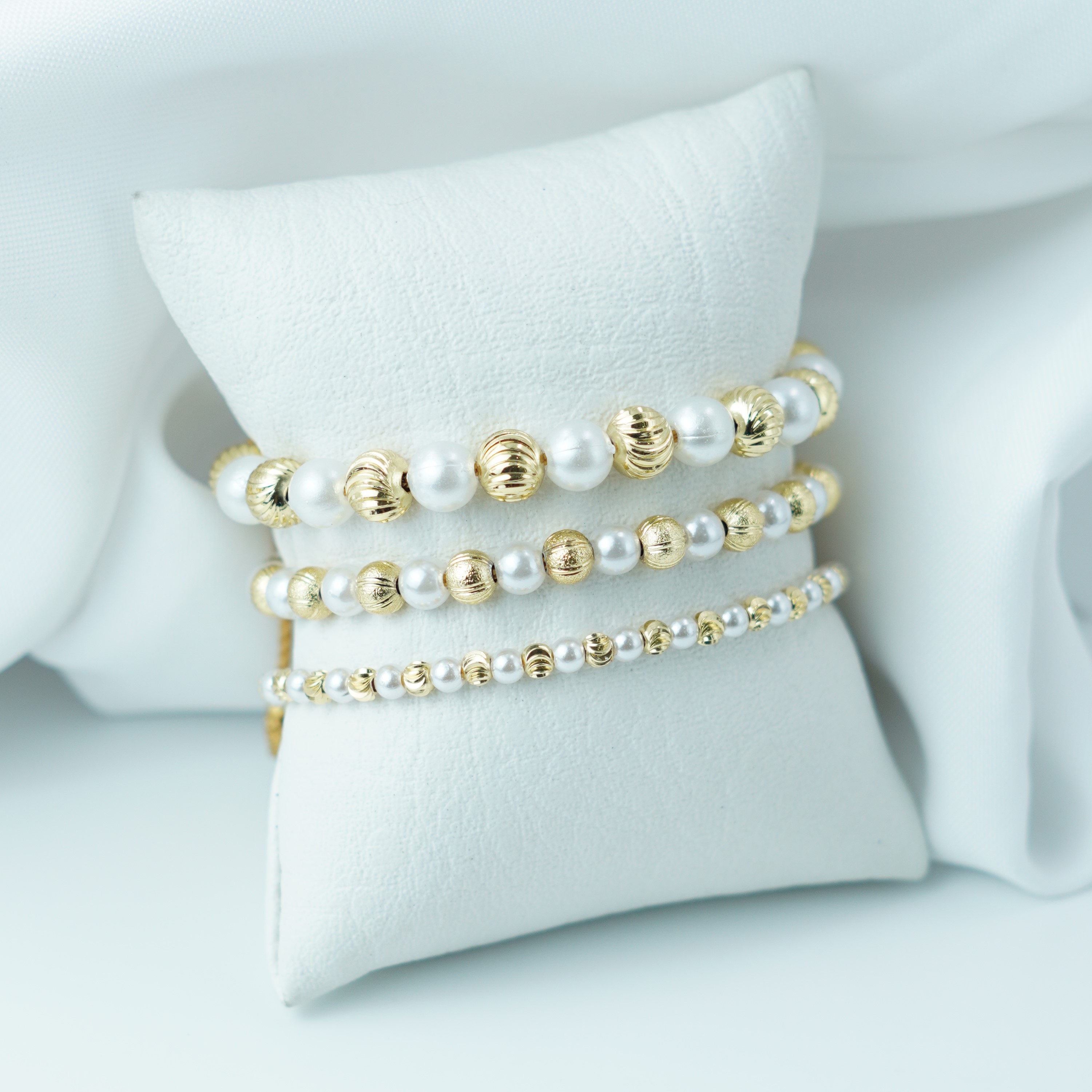 Set de 3 Pulseras de Perlas y Balines